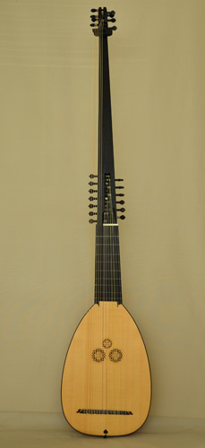 Front peg view of C45 Magno dieffopruchar Archlute, Multi-rib back - Grant Tomlinson Lutemaker